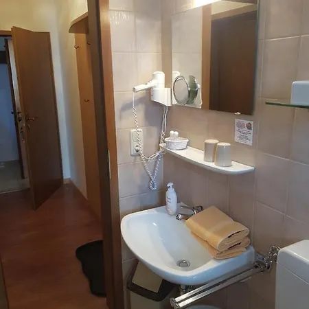 Bed & Breakfast La Ristorante Pizzeria Garni Ohlstadt