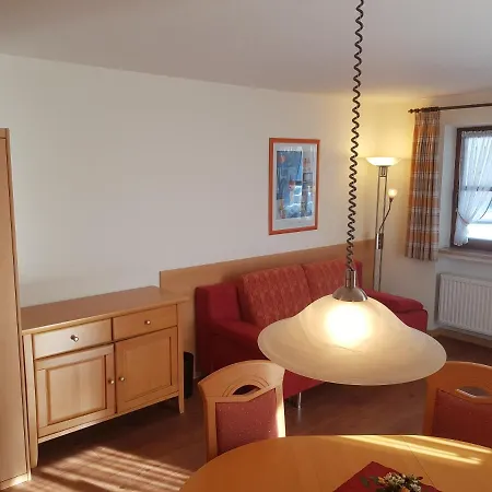 La Ristorante Pizzeria Garni 住宿加早餐酒店 欧斯塔德