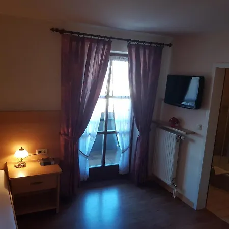 Bed & Breakfast La Ristorante Pizzeria Garni 3*