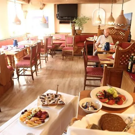 La Ristorante Pizzeria Garni 住宿加早餐酒店 *