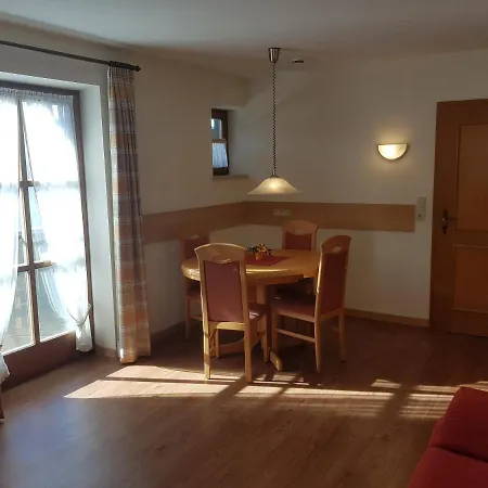 La Ristorante Pizzeria Garni 欧斯塔德